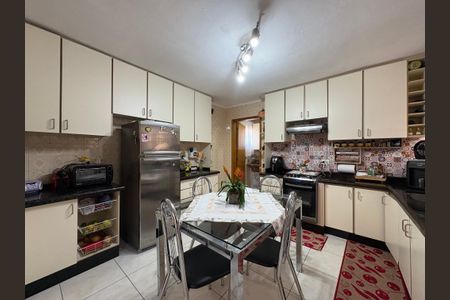 Casa à venda com 115m², 2 quartos e 2 vagas Casa à venda com 115m², 2 quartos e 2 vagasCozinha