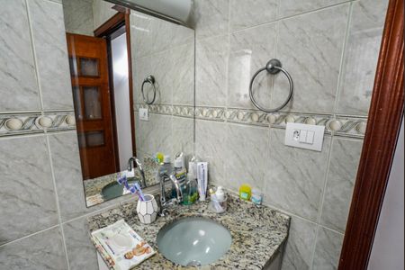 Casa à venda com 150m², 3 quartos e 2 vagas Casa à venda com 150m², 3 quartos e 2 vagasBanheiro Corredor
