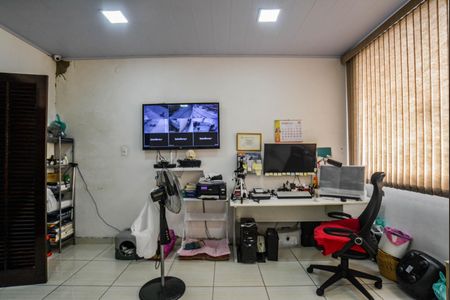 Casa à venda com 150m², 3 quartos e 2 vagas Casa à venda com 150m², 3 quartos e 2 vagasEscritório