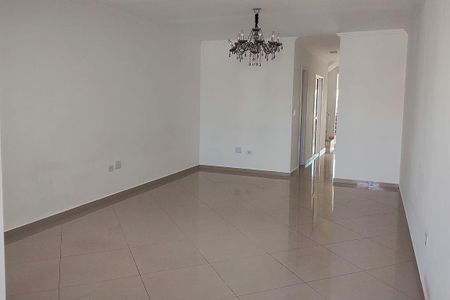 Casa à venda com 106m², 3 quartos e 5 vagas