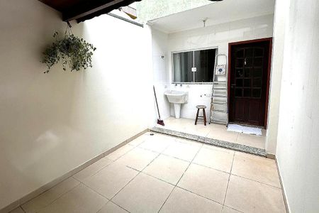 Casa à venda com 63m², 2 quartos e 2 vagas