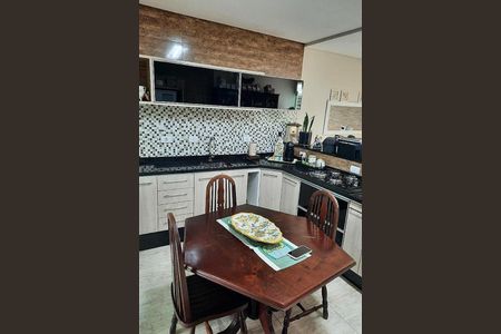 Casa à venda com 200m², 3 quartos e 3 vagas