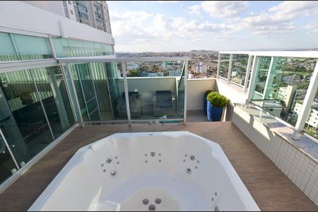 Apartamento à venda com 192m², 4 quartos e 3 vagas Apartamento à venda com 192m², 4 quartos e 3 vagasÁrea comum