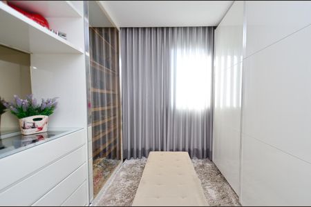 Apartamento à venda com 192m², 4 quartos e 3 vagas Apartamento à venda com 192m², 4 quartos e 3 vagasQuarto 2