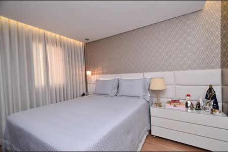 Apartamento à venda com 192m², 4 quartos e 3 vagas Apartamento à venda com 192m², 4 quartos e 3 vagasSuite