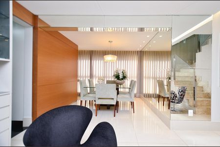 Apartamento à venda com 192m², 4 quartos e 3 vagas Apartamento à venda com 192m², 4 quartos e 3 vagasSala de Jantar