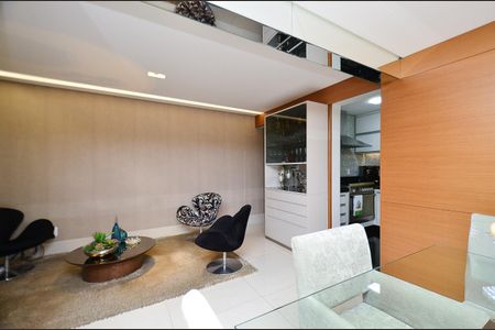 Apartamento à venda com 192m², 4 quartos e 3 vagas Apartamento à venda com 192m², 4 quartos e 3 vagasSala