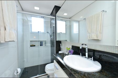 Apartamento à venda com 192m², 4 quartos e 3 vagas Apartamento à venda com 192m², 4 quartos e 3 vagasBanheiro Suite