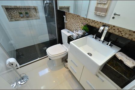 Apartamento à venda com 192m², 4 quartos e 3 vagas Apartamento à venda com 192m², 4 quartos e 3 vagasBanheiro Social