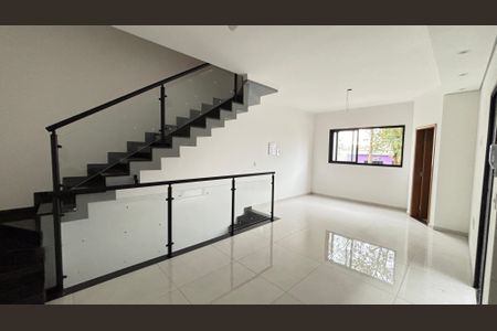 Casa à venda com 110m², 2 quartos e 2 vagas Casa à venda com 110m², 2 quartos e 2 vagasSala de Jantar