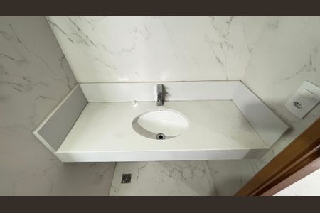 Casa à venda com 110m², 2 quartos e 2 vagas Casa à venda com 110m², 2 quartos e 2 vagasBanheiro da Suíte 1