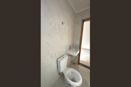 Casa à venda com 110m², 2 quartos e 2 vagas Casa à venda com 110m², 2 quartos e 2 vagasBanheiro da Suíte 2