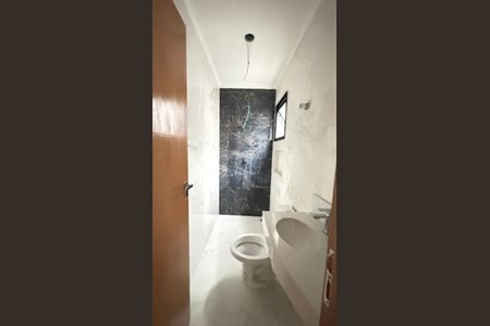 Casa à venda com 110m², 2 quartos e 2 vagas Casa à venda com 110m², 2 quartos e 2 vagasBanheiro da Suíte 2