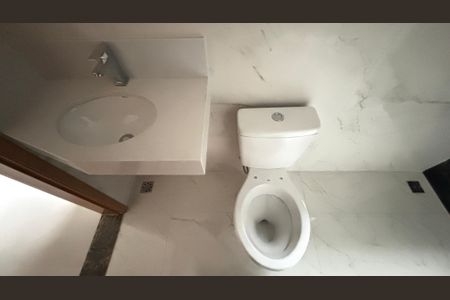 Casa à venda com 111m², 2 quartos e 2 vagas Casa à venda com 111m², 2 quartos e 2 vagasBanheiro da Suíte