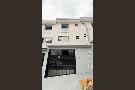 Casa à venda com 111m², 2 quartos e 2 vagas Casa à venda com 111m², 2 quartos e 2 vagasFachada