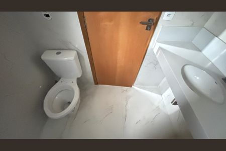 Casa à venda com 111m², 2 quartos e 2 vagas Casa à venda com 111m², 2 quartos e 2 vagasBanheiro da Suíte 2