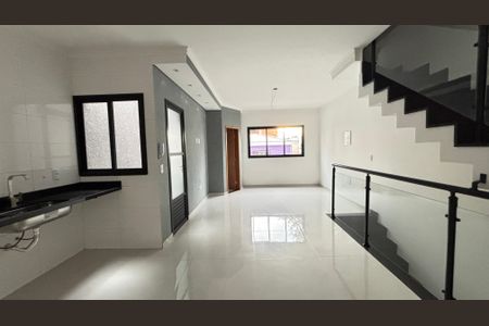 Casa à venda com 111m², 2 quartos e 2 vagas Casa à venda com 111m², 2 quartos e 2 vagasSala