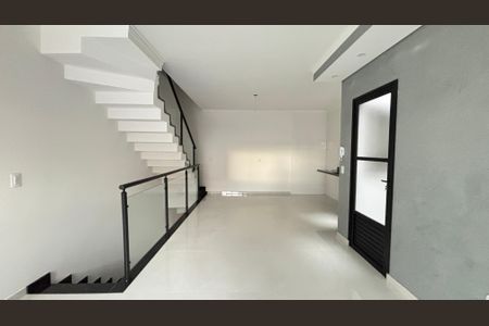 Casa à venda com 111m², 2 quartos e 2 vagas Casa à venda com 111m², 2 quartos e 2 vagasSala
