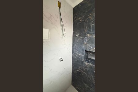 Casa à venda com 111m², 2 quartos e 2 vagas Casa à venda com 111m², 2 quartos e 2 vagasBanheiro da Suíte 2