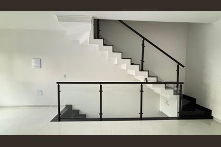 Casa à venda com 111m², 2 quartos e 2 vagas Casa à venda com 111m², 2 quartos e 2 vagasSala