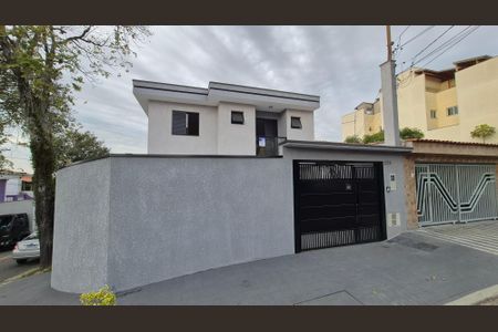 Casa à venda com 77m², 2 quartos e 2 vagas Casa à venda com 77m², 2 quartos e 2 vagasFachada