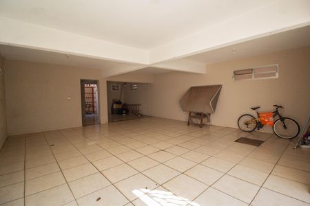 Casa à venda com 334m², 3 quartos e 4 vagas Casa à venda com 334m², 3 quartos e 4 vagasGaragem
