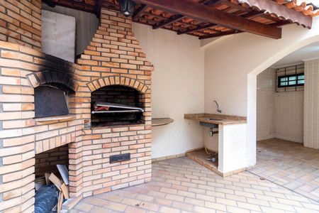 Casa à venda com 270m², 3 quartos e 3 vagas Casa à venda com 270m², 3 quartos e 3 vagasQuintal - Churrasqueira