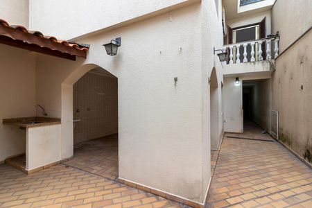 Casa à venda com 270m², 3 quartos e 3 vagas Casa à venda com 270m², 3 quartos e 3 vagasQuintal
