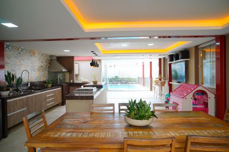 Casa à venda com 585m², 4 quartos e 3 vagas Casa à venda com 585m², 4 quartos e 3 vagasÁrea gourmet