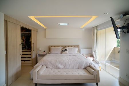 Casa à venda com 585m², 4 quartos e 3 vagas Casa à venda com 585m², 4 quartos e 3 vagasSuíte 1