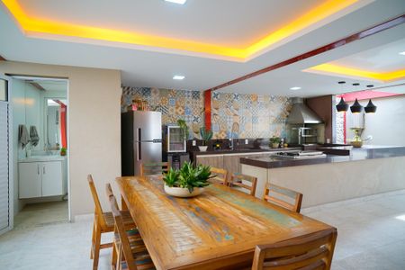 Casa à venda com 585m², 4 quartos e 3 vagas Casa à venda com 585m², 4 quartos e 3 vagasÁrea gourmet