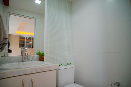 Casa à venda com 585m², 4 quartos e 3 vagas Casa à venda com 585m², 4 quartos e 3 vagasBanheiro da área gourmet