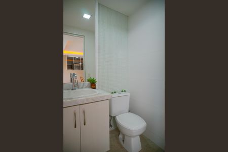 Casa à venda com 585m², 4 quartos e 3 vagas Casa à venda com 585m², 4 quartos e 3 vagasBanheiro da área gourmet