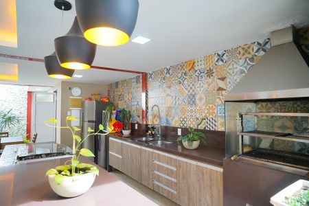 Casa à venda com 585m², 4 quartos e 3 vagas Casa à venda com 585m², 4 quartos e 3 vagasÁrea gourmet