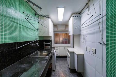 Casa de condomínio para alugar com 380m², 4 quartos e 4 vagas Casa de condomínio para alugar com 380m², 4 quartos e 4 vagasÁrea de Serviço