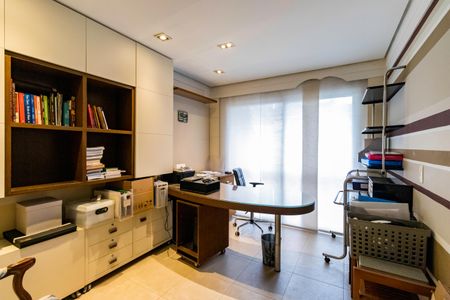 Casa de condomínio para alugar com 380m², 4 quartos e 4 vagas Casa de condomínio para alugar com 380m², 4 quartos e 4 vagasEscritório