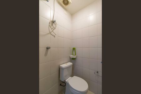 Casa de condomínio para alugar com 380m², 4 quartos e 4 vagas Casa de condomínio para alugar com 380m², 4 quartos e 4 vagasBanheiro de Serviço