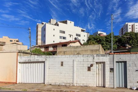 Casa à venda com 90m², 3 quartos e 2 vagas Casa à venda com 90m², 3 quartos e 2 vagasFoto 03