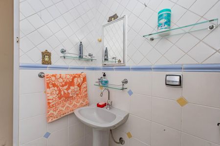 Casa à venda com 290m², 4 quartos e 3 vagasCasa- Banheiro 