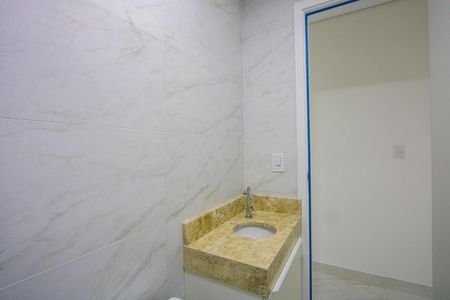 Apartamento à venda com 74m², 2 quartos e 1 vaga Apartamento à venda com 74m², 2 quartos e 1 vagaBanheiro social