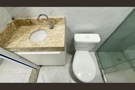 Apartamento à venda com 74m², 2 quartos e 1 vaga Apartamento à venda com 74m², 2 quartos e 1 vagaBanheiro Social