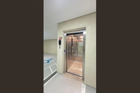 Apartamento à venda com 74m², 2 quartos e 1 vaga Apartamento à venda com 74m², 2 quartos e 1 vagaElevador -Garagem