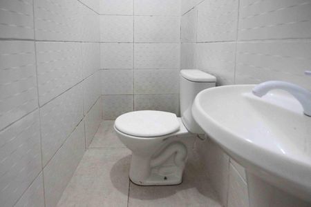 Casa para alugar com 38m², 2 quartos e sem vaga Casa para alugar com 38m², 2 quartos e sem vagaBanheiro