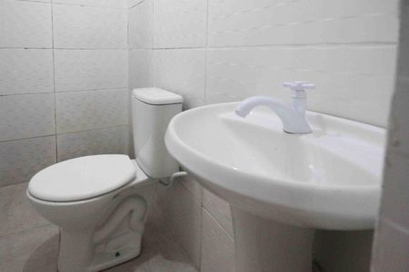 Casa para alugar com 38m², 2 quartos e sem vaga Casa para alugar com 38m², 2 quartos e sem vagaBanheiro