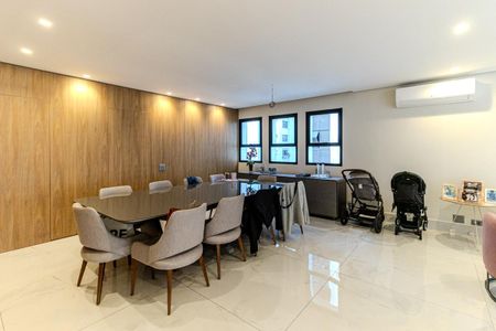 Apartamento à venda com 245m², 4 quartos e 3 vagasSala