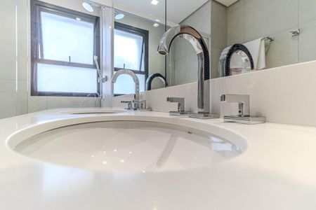 Apartamento à venda com 245m², 4 quartos e 3 vagasBanheiro da Suíte 2