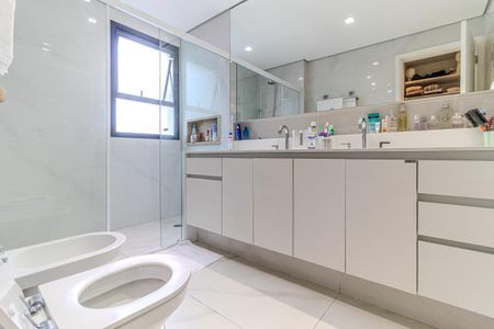 Apartamento à venda com 245m², 4 quartos e 3 vagasBanheiro da Suíte 3