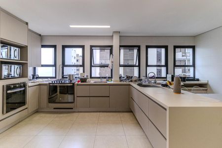Apartamento à venda com 245m², 4 quartos e 3 vagasCozinha