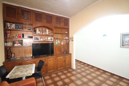 Casa à venda com 172m², 4 quartos e 2 vagasSala