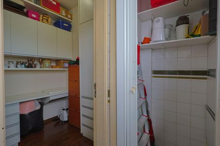 Apartamento à venda com 105m², 4 quartos e 2 vagas Apartamento à venda com 105m², 4 quartos e 2 vagasÁrea de Serviço